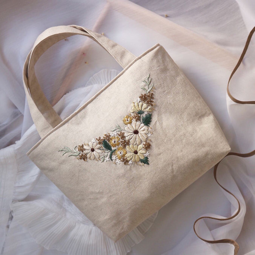 TRAUM.linokekena□花刺繍toteリネン/コットン/他 持ち手36 くすみカラーリネン..お花の手刺繍:蝶の手刺繍:花刺繍:北欧