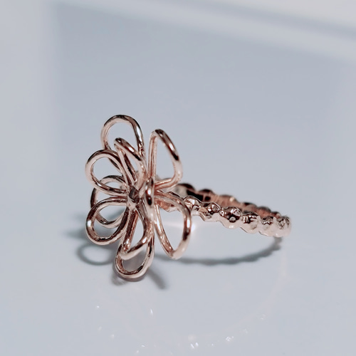 大ぶり＊フラワー指輪 H-126 指輪・リング アトリエ HARU 通販