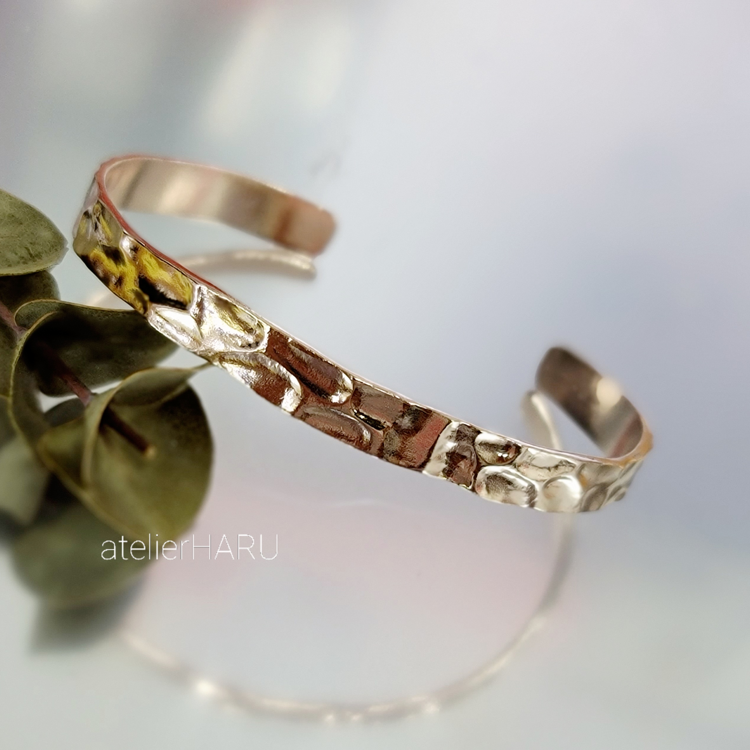 凸凹平打ちピンクゴールドバングル