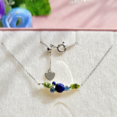 ちょこんと顔をかしげた姿がキュート♡パライバトルマリンツイスト  