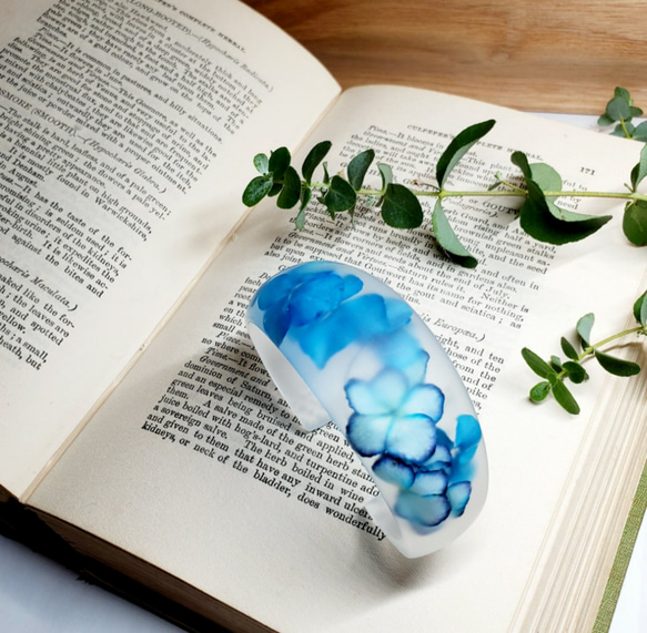 にら様専用 花舞う氷       ブルー紫陽花　－磨りガラス風バングル－　受注制作 4枚目の画像