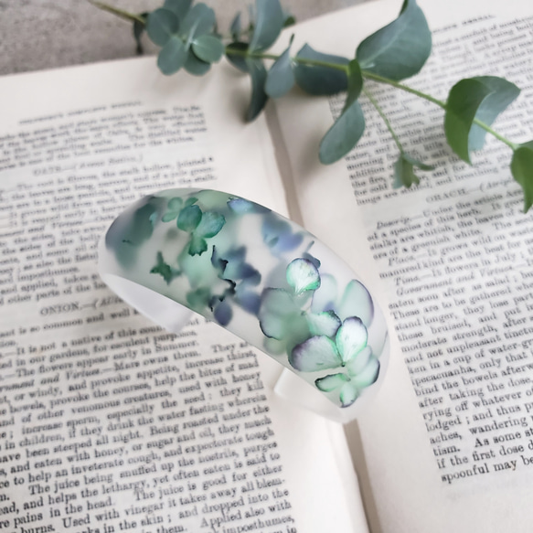 花舞う氷   　Emerald　紫陽花 －磨りガラス風バングル－ 2枚目の画像