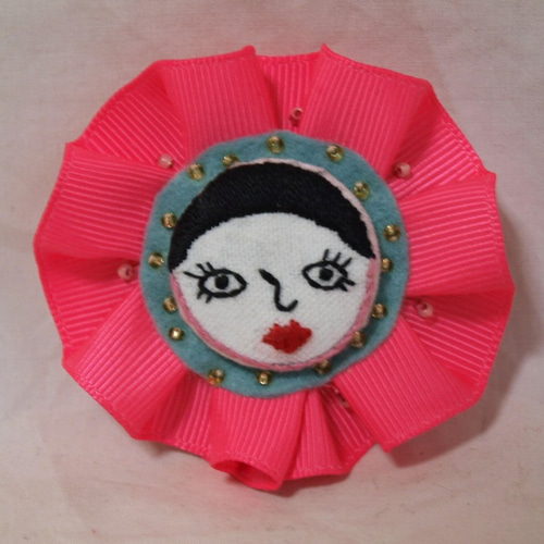 ロゼット風ピエロの顔ブローチ◇ビーズ/フェルト/刺繍/道化師/ドール