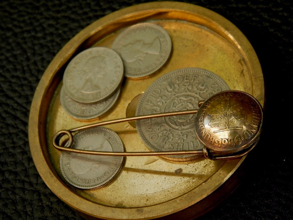 ＃B6　Deutsche（旧西独） Coin Brooch 1枚目の画像