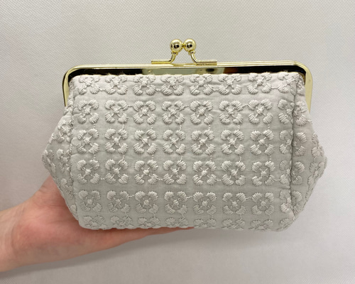 Burberrysクマ刺繍 グリーン ナイロンポーチ Burberrysクマ刺繍 グリーン ナイロンポーチ - メルカリ