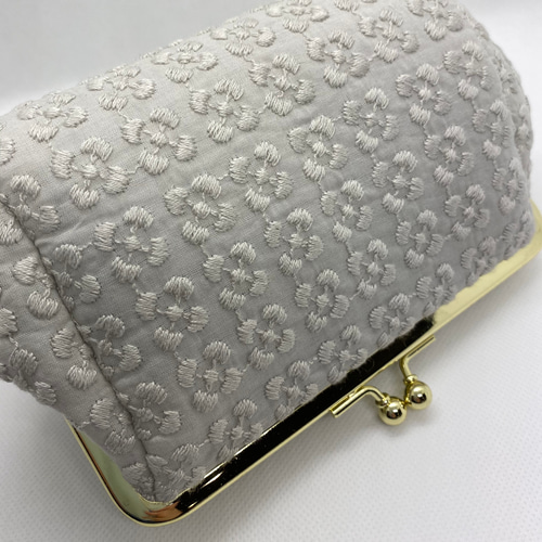 Burberrysクマ刺繍 グリーン ナイロンポーチ Burberrysクマ刺繍 グリーン ナイロンポーチ - メルカリ