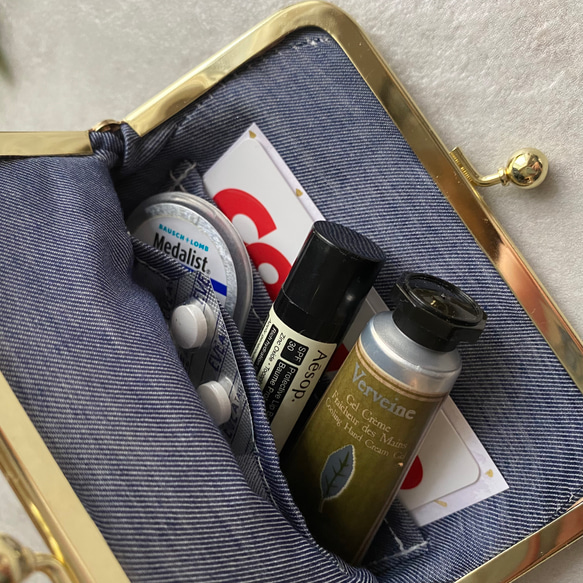 ぷっくり刺繍　ティッシュがま口　マッシュルームホワイト　刺繍ポーチ 2枚目の画像