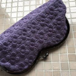 ぷっくり刺繍　すみれいろ　めがねケース がま口 　がま口　ポーチ 2枚目の画像