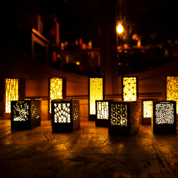 ミニ行灯 麻の葉 - 置き型照明 Mサイズ カリン 7枚目の画像
