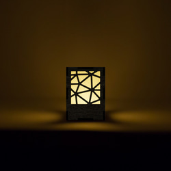 ミニ行灯 トライアングル - 置き型照明 Sサイズ ウォルナット 3枚目の画像