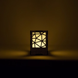 ミニ行灯 トライアングル - 置き型照明 Sサイズ カリン 3枚目の画像