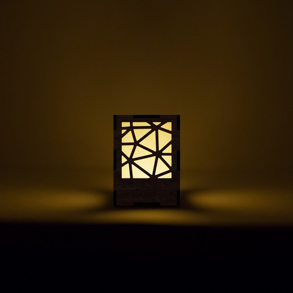 ミニ行灯 トライアングル - 置き型照明 Sサイズ カリン 3枚目の画像
