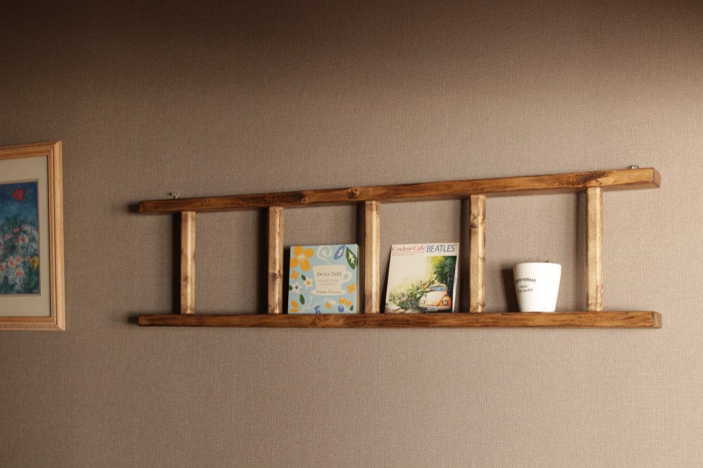 壁掛けラダーシェルフ