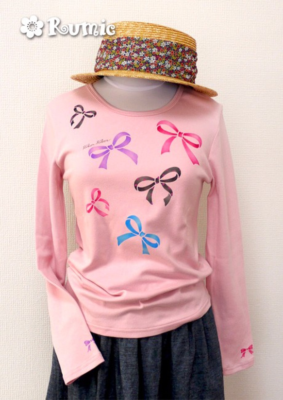 【送料無料】リボンの型染めピンクの長袖Ｔシャツ 1枚目の画像
