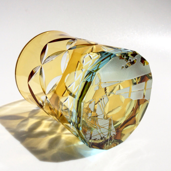 黃金貓+七寶紋雕刻玻璃杯 第1張的照片