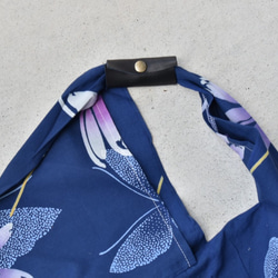 kimono Azuma Bukuro 東袋　着物　浴衣　トートバッグ　エコバッグ　サブ　花柄　蝶々　ネイビー　藍色　 3枚目の画像