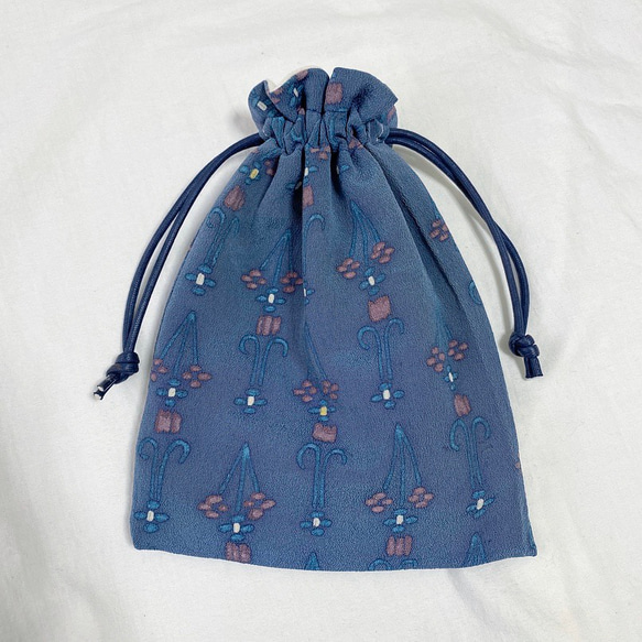 kimono pouch 巾着　ポーチ　小物入れ　アンティーク　着物　和　日本製　made in japan ブルー 1枚目の画像