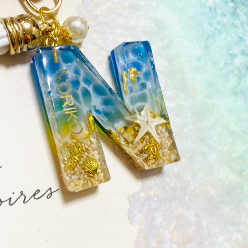 受注生産 イニシャル チャーム キーホルダー レジン 海 波 夏
