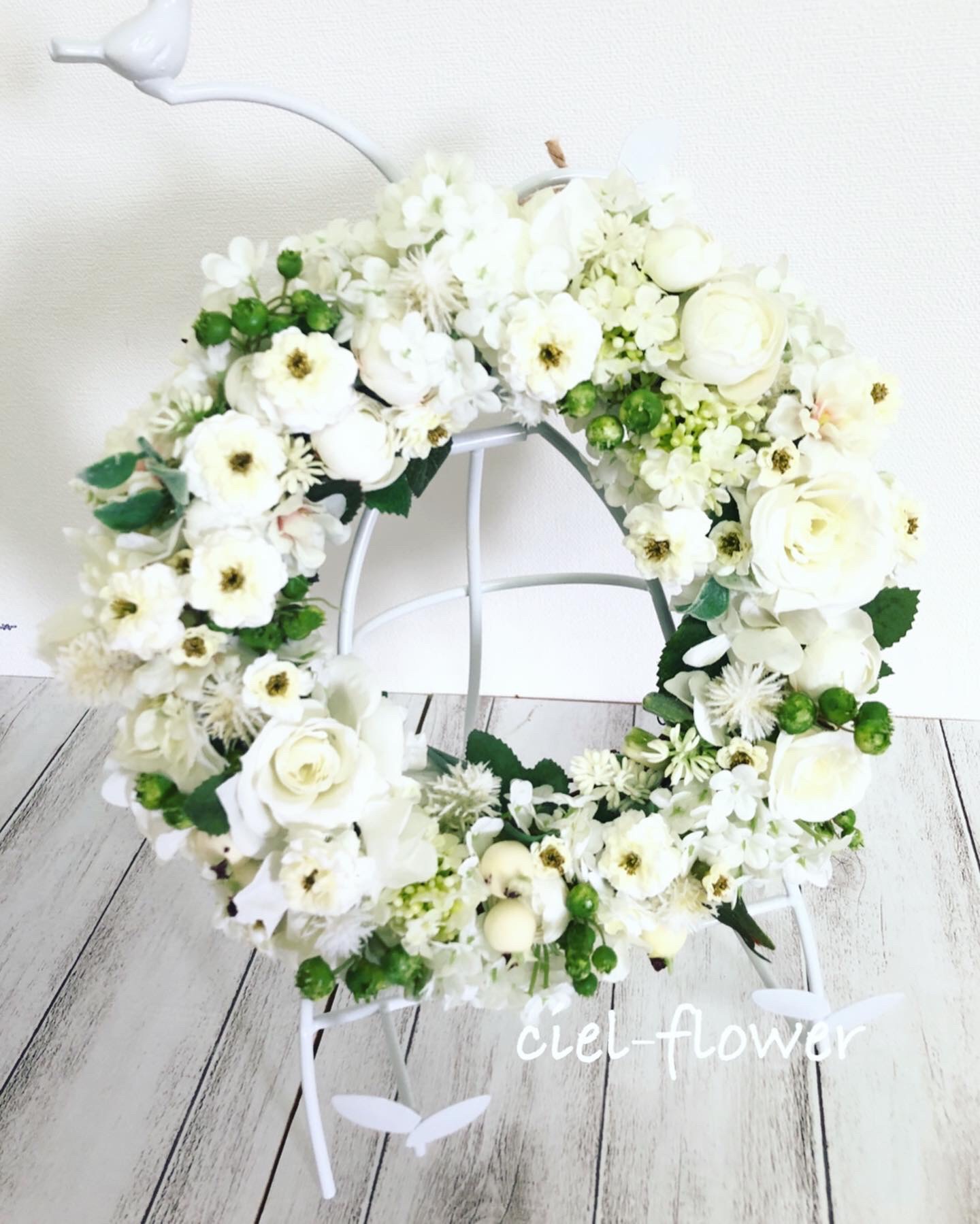 ホワイトフラワーリース　優しいホワイトリース　アーティフィシャルフラワー