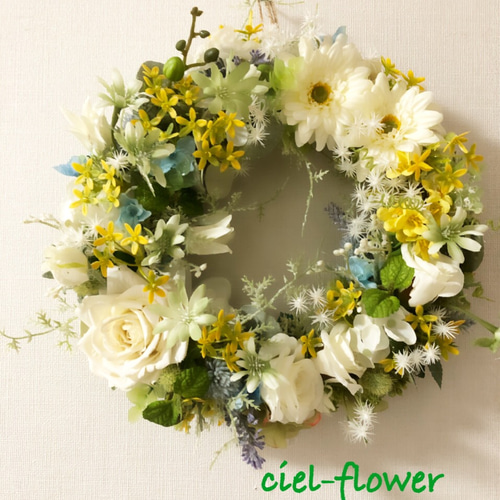 イエローホワイトの豪華高級フラワーリース アーティフィシャル