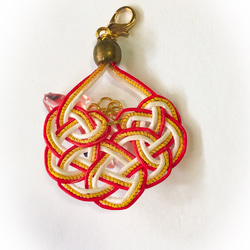 赤、金色、白水引とレジンの金魚のバックチャーム(キーホルダー金具付き) 6枚目の画像