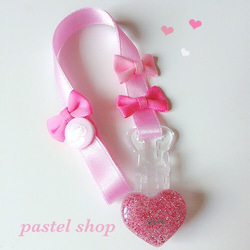 濃いHeart pink ♡おしゃぶりホルダー 1枚目の画像