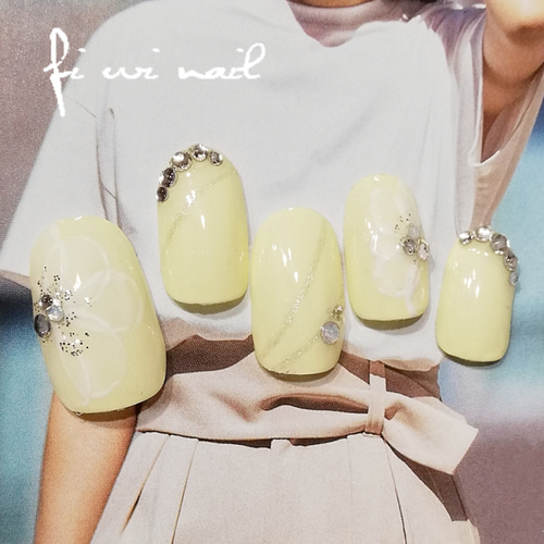 Whiteflower♡ネイルチップ♡イエロー フラワー お花 黄色 上品 大人