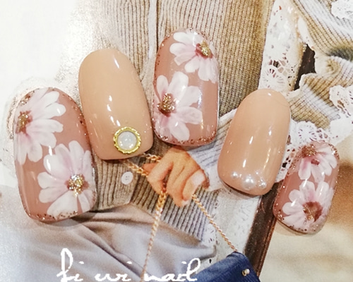 花ネイルチップ Cosmos♡ネイルチップ♡コスモスフラワーベージュ大人 ネイルチップ