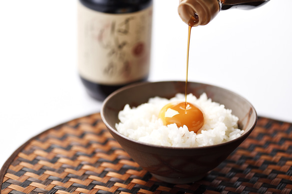 卵かけご飯に最高！万能醤油〈かつおと昆布の出汁入り〉 2枚目の画像