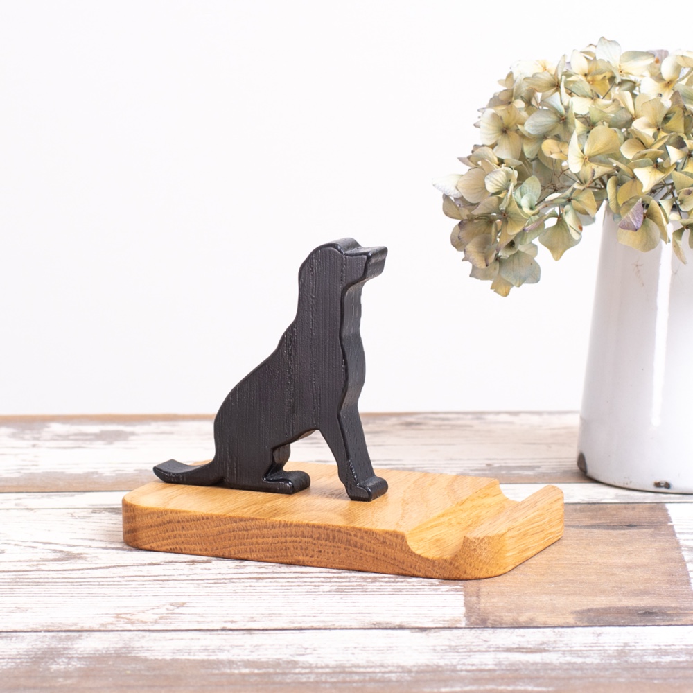 黒ラブのスマホスタンド