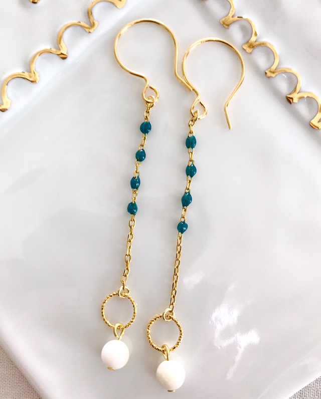 ホワイトコーラル・レジンドロップチェーンピアス