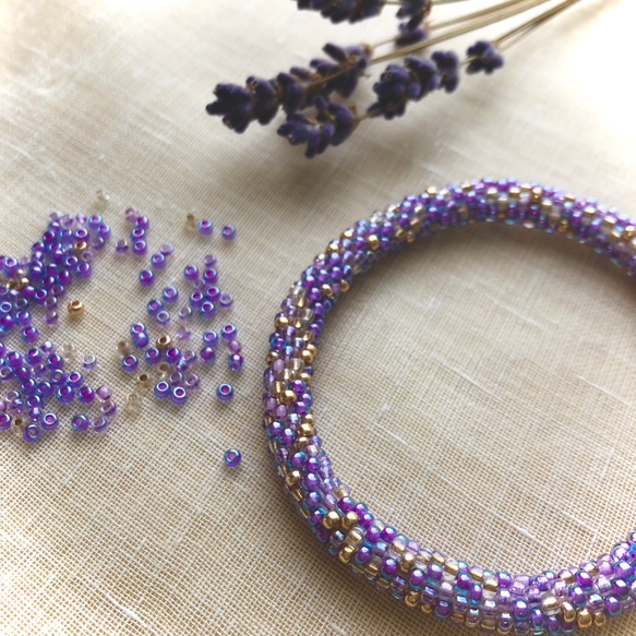 黒と紫のビーズブレスレット 紫と黒のビーズブレスレット - メルカリ