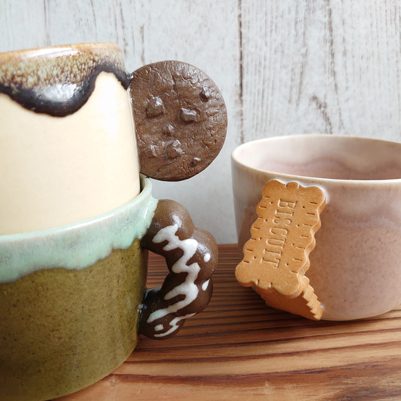 ３色セットマグカップ (抹茶:ホワイトチョコ掛けチョコドーナツ、淡黄:チョコクッキー、桃色:ミニビスケット)　9月末発送 2枚目の画像