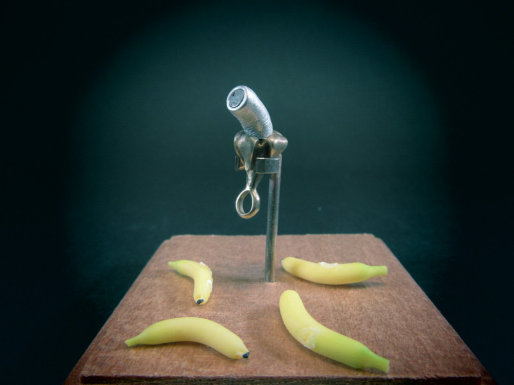 「食べかけバナナ」ネックレス