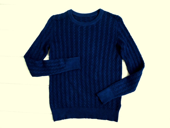 ◆天然灰汁発酵建て　本藍染◆　コットンカシミヤ　ケーブル編みセーター 1枚目の画像