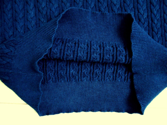 ◆天然灰汁発酵建て　本藍染◆　コットンカシミヤ　ケーブル編みセーター 5枚目の画像