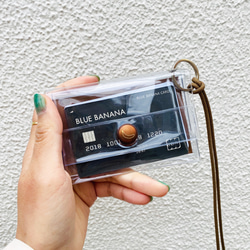 ブルーバナナIDカードケース/クリア×ブラウンボタン 1枚目の画像