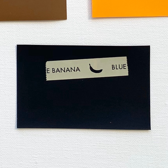 藍色香蕉通行證盒/透明 x 棕色按鈕 第5張的照片