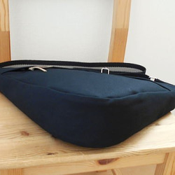 三角形のショルダーバッグ・ブラック 6枚目の画像