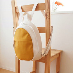 たまご型リュック・マスタード×オフホワイト 1枚目の画像