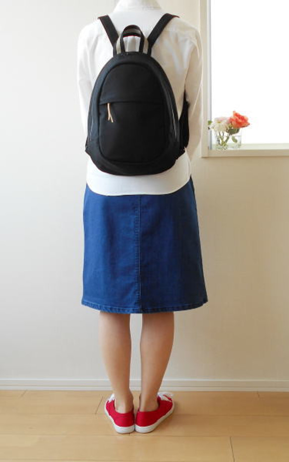 たまご型リュック・ブラック 2枚目の画像