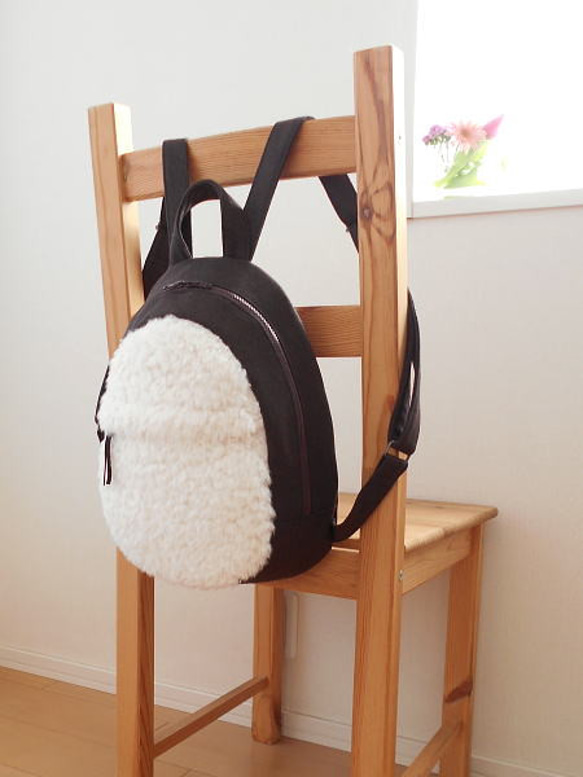 冬のたまご型リュック・ブラウン 1枚目の画像