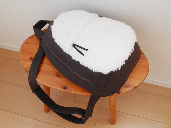 冬のたまご型リュック・ブラウン 4枚目の画像