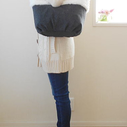 バッグチャーム付き・冬のボアトート 2枚目の画像