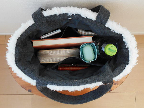 バッグチャーム付き・冬のボアトート 6枚目の画像