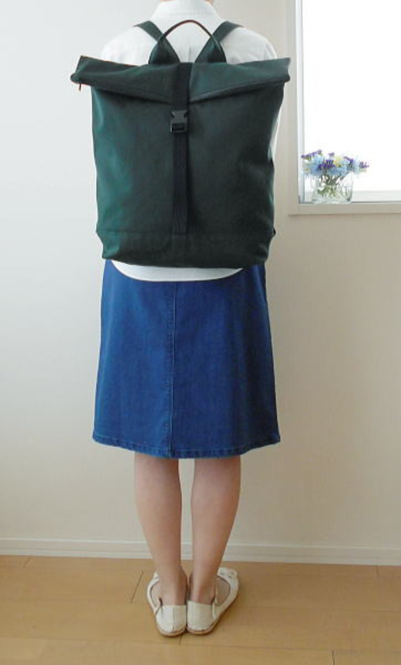 帆布の口折れリュック・グリーン 2枚目の画像