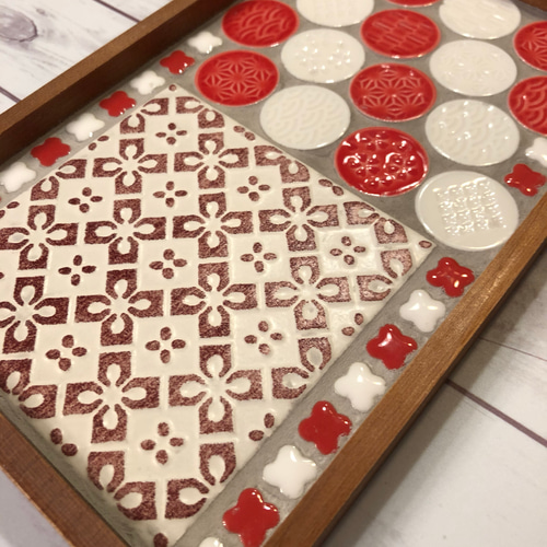 タイルカフェトレイ...♪*ﾟ(和洋柄)赤 その他キッチン小物  