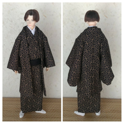 「紗綾型…黒」28cm男子ドール着物と羽織り 2枚目の画像