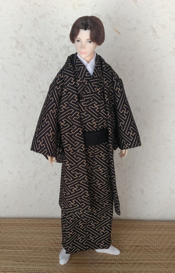 「紗綾型…黒」28cm男子ドール着物と羽織り 6枚目の画像