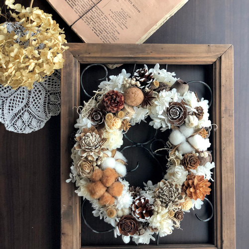 木の実いろいろホワイトオーバルクリスマスリース ドライフラワー
